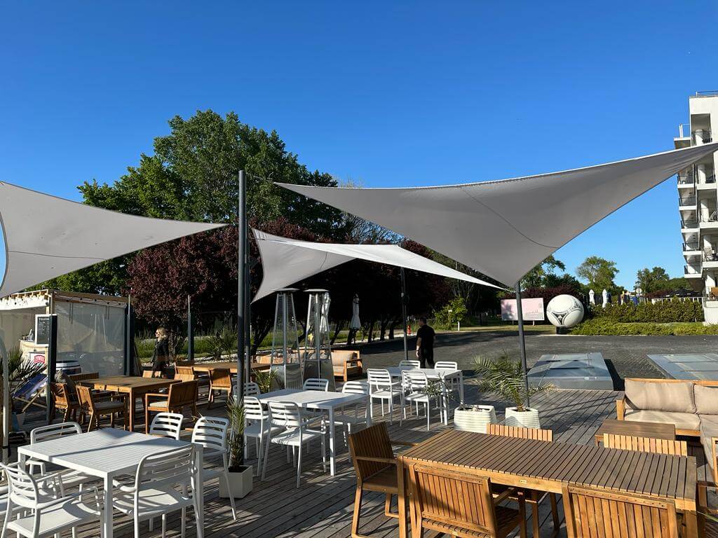 Restaurantes, bares y campings